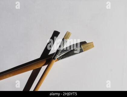 Pinsel auf weißem Hintergrund malen Stockfoto