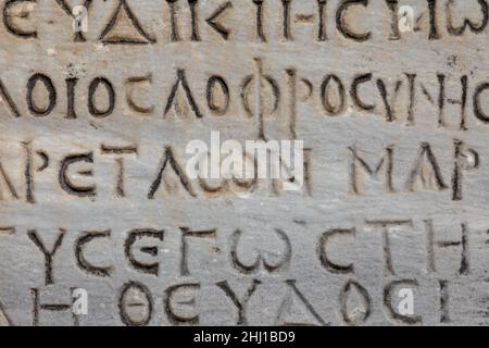 Nahaufnahme der römischen Drehbuchbeispiele aus der antiken Stadt Ephesus in Selcuk in der Provinz Izmir, Türkei am 22. Oktober 2021. Stockfoto