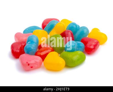 Bunte Gelee Herzen Bonbons oder leckere Süßigkeiten auf dem weißen isoliert Stockfoto