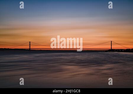 Sonnenuntergang Über Der Humber Bridge, East Riding Of Yorkshire. Stockfoto