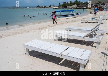 Isla Tierra Bomba ist eine kolumbianische Insel vor der Küste von Cartagena de Indias. Stockfoto