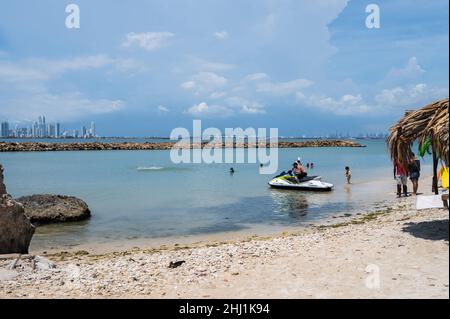 Isla Tierra Bomba ist eine kolumbianische Insel vor der Küste von Cartagena de Indias. Stockfoto