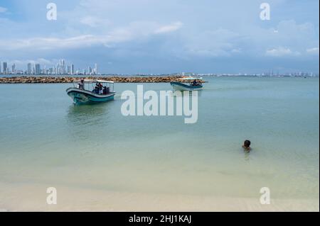 Isla Tierra Bomba ist eine kolumbianische Insel vor der Küste von Cartagena de Indias. Stockfoto
