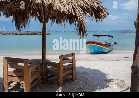 Isla Tierra Bomba ist eine kolumbianische Insel vor der Küste von Cartagena de Indias. Stockfoto