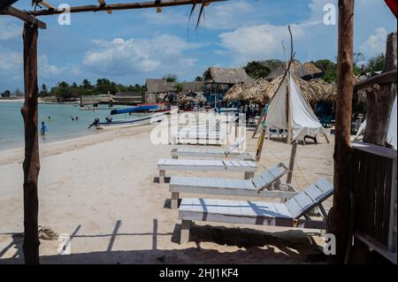 Isla Tierra Bomba ist eine kolumbianische Insel vor der Küste von Cartagena de Indias. Stockfoto