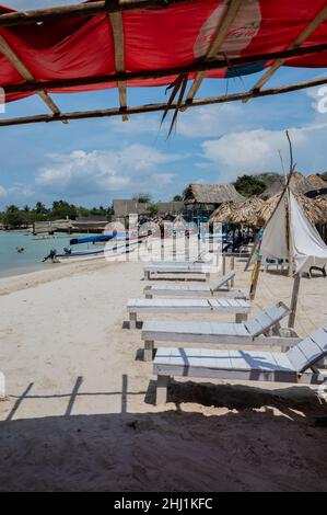 Isla Tierra Bomba ist eine kolumbianische Insel vor der Küste von Cartagena de Indias. Stockfoto