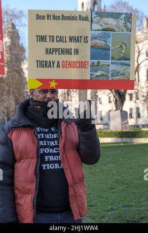 London, Großbritannien. 26th. Januar 2022. Demonstranten der Tigray auf dem Parliament Square fordern humanitäre Hilfe für Tigray und ein Ende dessen, was sie sagen, ist der Völkermord, der stattfindet. Seit dem 2020. November sollen mehr als 150.000 Zivilisten im Bürgerkrieg mit äthiopischen Regierungstruppen getötet oder verletzt worden sein, darunter auch durch Angriffe türkischer Drohnen, und die britische Regierung aufgefordert werden, einzugreifen und die von Menschen gemachte Hungersnot dort zu stoppen. Peter Marshall/Alamy Live News Stockfoto