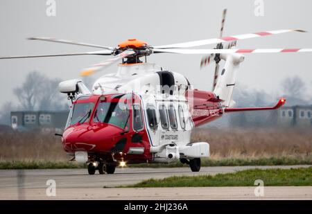 Lydd Airport, Kent, Großbritannien. 25th. Januar 2022.Coastguard-Hubschrauber vom Flughafen Lydd. Kredit: Newspics UK South/Alamy Live Nachrichten Stockfoto