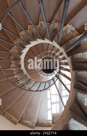 Herrliche Wendeltreppe in der grandiosen Villa d'Este in Tivoli, Latium Stockfoto