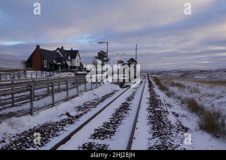 Corrour Station, Coire Odhar, Rannoch Moor, Scottish Highlands einer der entlegensten Bahnhöfe Großbritanniens. Stockfoto