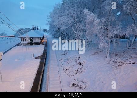 Rannoch Station, West Highland Railway Line, eine der abgelegensten und schönsten Eisenbahnlinien Schottlands, die London mit Fort William verbindet Stockfoto