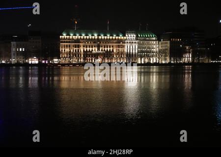 Fairmont Hotel Vier Jahreszeiten, Binnenalster, Hamburg, Deutschland Stockfoto