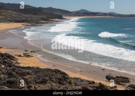 Blick auf den Strand Castro de Baroña in Galicien, Spanien Stockfoto
