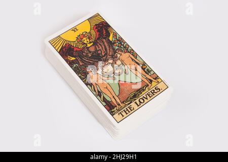 Die Lovers-Karte aus einem traditionellen Tarot-Pack Stockfoto