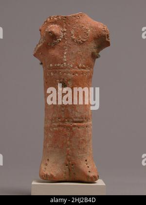 Fragment einer weiblichen Figur Koptisch des 4th.–7th. Jahrhunderts Dieses handgeformte Objekt wurde in christlichen Häusern gefunden, aber Werke wie diese setzen eine lange Geschichte ägyptischer Fruchtbarkeitsfiguren fort. In den Häusern des Ortes wurden verzierte Wandnischen gefunden, die als häusliche Schreine gedacht wurden. Diese Figur könnte in einem als Votivopfer verwendet worden sein. Aus unbekannten Gründen scheint es absichtlich zerstört worden zu sein. Fragment einer weiblichen Figur 478453 Stockfoto