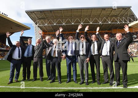 Die ehemaligen Wolverhampton Wanderers Fußballspieler LtoR Andy Thompson, Andy Mutch, Robbie Dennison, Phil Parkes, Mike Bailey, Geoff Palmer, John McAlle, Steve Bull, Kenny Hibbitt, Derek Parkin. Wolverhampton Wanderer gegen Chelsea im Molineux Stadium 14/09/2019 Stockfoto