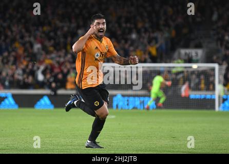 Wölfe Fußballspieler Ruben Neves feiert sein Ziel Wolverhampton Wanderers gegen Manchester United im Molineux Stadium 19/08/2019 Stockfoto