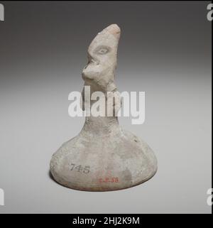 Stehende männliche Figur ca. 750–600 v. Chr. zypriotische Glocke mit Griff in Form einer menschlichen Figur.. Stehende männliche Figur 239953 Stockfoto