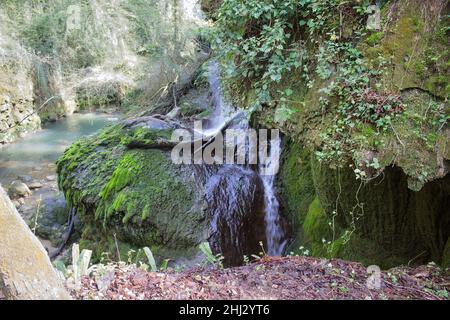 Cascate delle Marmore, das Naturschutzgebiet der Wasserfälle von Marmore, Wanderwege und Naturpfade Stockfoto