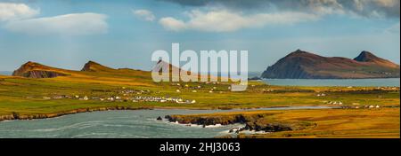 Coumeenoole Beach mit bewölktem Himmel, Dingle Peninsula, Kerry, Irland Stockfoto