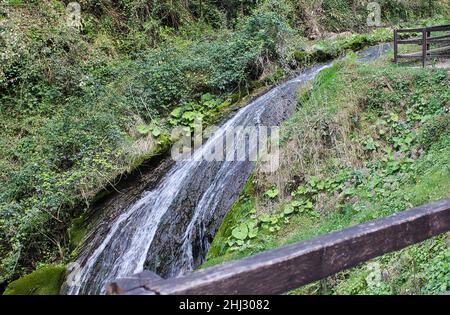 Cascate delle Marmore, das Naturschutzgebiet der Wasserfälle von Marmore, Wanderwege und Naturpfade Stockfoto