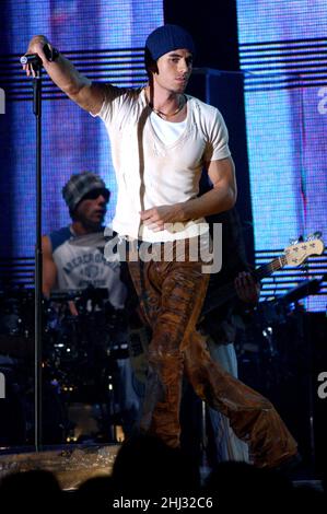Mailand Italien 2002-05-24 : der Sänger Enrique Iglesias im Konzert im Alcatraz Stockfoto