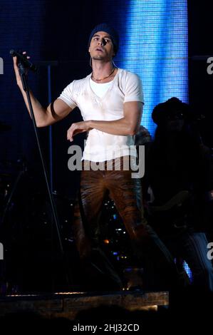 Mailand Italien 2002-05-24 : der Sänger Enrique Iglesias im Konzert im Alcatraz Stockfoto