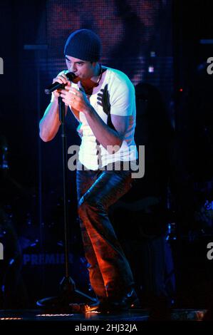 Mailand Italien 2002-05-24 : der Sänger Enrique Iglesias im Konzert im Alcatraz Stockfoto