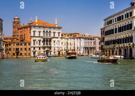 Blick auf Palazzo Balbi, Canal Grande mit ca. 200 aristokratischen Palästen aus dem 15th-19th Jahrhundert. Größte Wasserstraße in Venedig, Lagunenstadt, Venetien Stockfoto