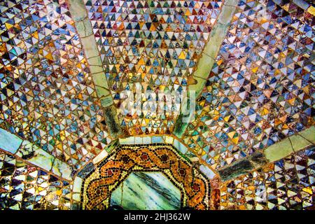 Farbenfrohe Bodenmosaiken aus der Mitte der Basilika Santa Maria e Donato aus dem 12th. Jahrhundert, 7th Insel Murano, berühmt für seine Glaskunst, Venedig Stockfoto