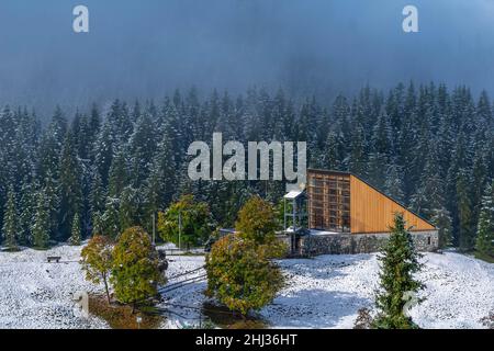 St. Johannes der Täufer (St. Johann im Gebirge) Kirche, verschneite Winklmoosalm, Reit im Winkel, Bayern, Deutschland Stockfoto