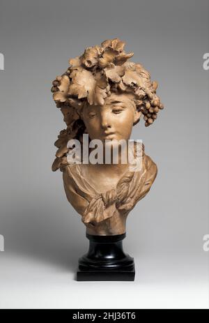 Bacchante (Trauben oder Herbst) ca. 1874 Auguste Rodin Französisch in den langen Jahren der Armut vor seinem Ruhm arbeitete Rodin für den kommerziellen Bildhauer Albert-Ernest Carrier-Belleuse und schuf modische Werke wie dieses im Stil seines Meisters. Hell, charmant und frei von innerem Leben, repräsentiert es alles, was Rodin in der zeitgenössischen Skulptur abgelehnt hat. Später sagte er: „nichts, was ich jemals für Belleuse getan habe, interessierte mich.“ Bacchante (Trauben oder Herbst). Auguste Rodin (Französisch, Paris 1840–1917 Meudon). Französisch. Ca. 1874. Terrakotta, Holzbasis. Skulptur Stockfoto