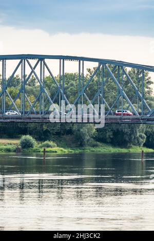 Torun, Polen - 11. August 2021. Jozef Pilsudski-Brücke Stockfoto