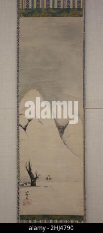 Winterlandschaft zweites Viertel des 17th. Jahrhunderts Kano Sansetsu ???? Japanische winterliche chinesische Landschaften waren ein Lieblingsthema von Kano Sansetsu, passend für einen Maler, dessen Name wörtlich „Bergschnee“ bedeutet. Sansetsu, Leiter der Kyotoer Zweigstelle der Kano-Malerschule (Ky?gano-ke) in zweiter Generation, ist vielleicht am besten für seine betörenden, großformatigen Gemälde in satten Farben und Gold bekannt, beispielhaft für das Met’s Old Plum (1975.268.48a–d), eines seiner Meisterwerke in diesem Modus. Aber er war auch zu Hause und arbeitete in kleinerem Maßstab in Schwarzweiß. In dieser schmalen hängenden Schriftrolle compositio Stockfoto