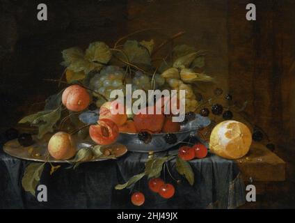 Stillleben von Früchten auf einem Zinnteller und in einer Wan-li Kraak-Schale von Jan Davidsz. De Heem. Stockfoto