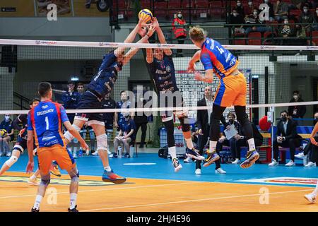 Monza, Italien. 26th Januar 2022. Donovan Dzavoronok (Vero Volley Monza) während des Vero Volley Monza gegen Allianz Milano, Volleyball Italienische Serie A Superliga-Meisterschaft der Männer in Monza, Italien, Januar 26 2022 Quelle: Independent Photo Agency/Alamy Live News Stockfoto