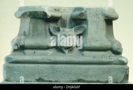 Doppelsäule Basis Ende 15th Jahrhundert Französisch. Zweispaltige Basis 471860 Stockfoto