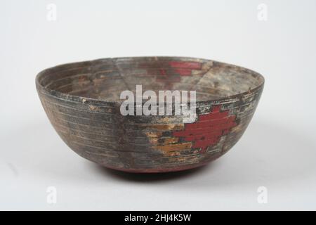 Grayware Schüssel mit eingeschnittenen Designs 3rd Jahrhundert v. Chr. Paracas. Grayware Schale mit eingeschnittenen Motiven 308480 Stockfoto