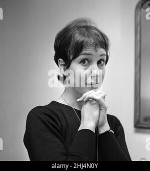 Tänzerin Una Stubbs, 22 Jahre alt, in ihrer Wohnung in London. 4th. Dezember 1959. Stockfoto