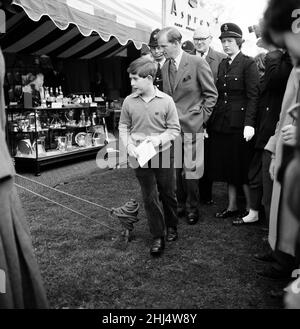 Die königliche Familie bei den Badminton Horse Trials. Im Bild Prinz Charles. April 1960. Stockfoto