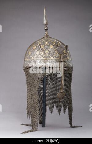 Helm und Schild 19th Jahrhundert persisch. Helm und Schild 32119 Stockfoto