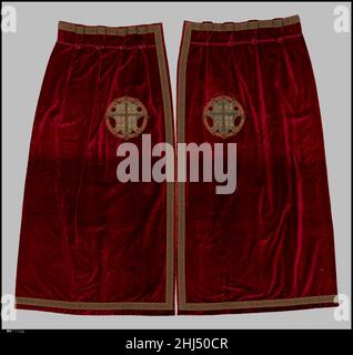 Vorhang ca. 1885 Us-Amerikaner. Vorhang. Amerikanisch. Ca. 1885. Seidensamt mit Metallfäden bestickt. Hergestellt in Mid-Atlantic, USA Stockfoto