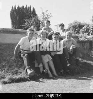 Pestalozzi Village for Children in Sedlescombe, East Sussex, 24th. August 1959. Die Gemeinde ist nach dem Schweizer Pädagogen des 18. Jahrhunderts Johann Heinrich Pestalozzi benannt, der sein Leben der Schließung von Spaltungen in der Gesellschaft durch die Erziehung des ganzen Menschen - Kopf, Herz und Hände - widmete. Stockfoto