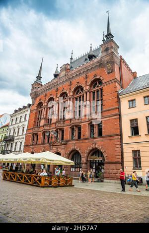 Torun, Polen - 11. August 2021. Kulturzentrum Artus Court - Centrum Kultury Dwor Artusa Stockfoto