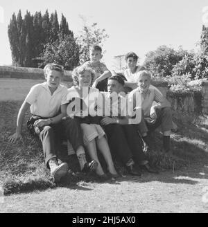 Pestalozzi Village for Children in Sedlescombe, East Sussex, 24th. August 1959. Die Gemeinde ist nach dem Schweizer Pädagogen des 18. Jahrhunderts Johann Heinrich Pestalozzi benannt, der sein Leben der Schließung von Spaltungen in der Gesellschaft durch die Erziehung des ganzen Menschen - Kopf, Herz und Hände - widmete. Stockfoto