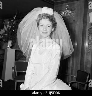 Die Hochzeit von William Roache und Anna Cropper in der St. John's Wood Church. 4th. März 1961. Stockfoto