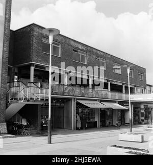 Nicht mehr als 27 Meilen von London entfernt, mitten auf dem Land, liegt die neue Stadt Harlow mit ihren Häusern, Wohnungen und Industrien. Das Zentrum heißt „The High“, um das sich die neue Stadt dreht. 11th. März 1958. Stockfoto