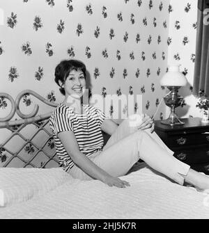 Tänzerin Una Stubbs, 22 Jahre alt, in ihrer Wohnung in London. 4th. Dezember 1959. Stockfoto