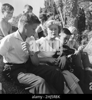 Pestalozzi Village for Children in Sedlescombe, East Sussex, 24th. August 1959. Die Gemeinde ist nach dem Schweizer Pädagogen des 18. Jahrhunderts Johann Heinrich Pestalozzi benannt, der sein Leben der Schließung von Spaltungen in der Gesellschaft durch die Erziehung des ganzen Menschen - Kopf, Herz und Hände - widmete. Stockfoto