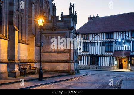 Kapelle Gasse in der Dämmerung. Stratford-Upon-Avon, Warwickshire, England Stockfoto